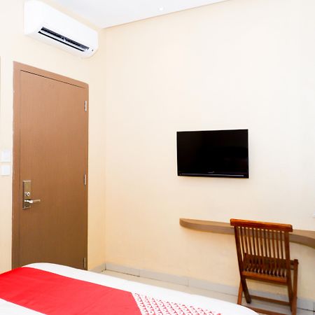 Hotel OYO 379 Grand Mundu Semarang Exterior foto