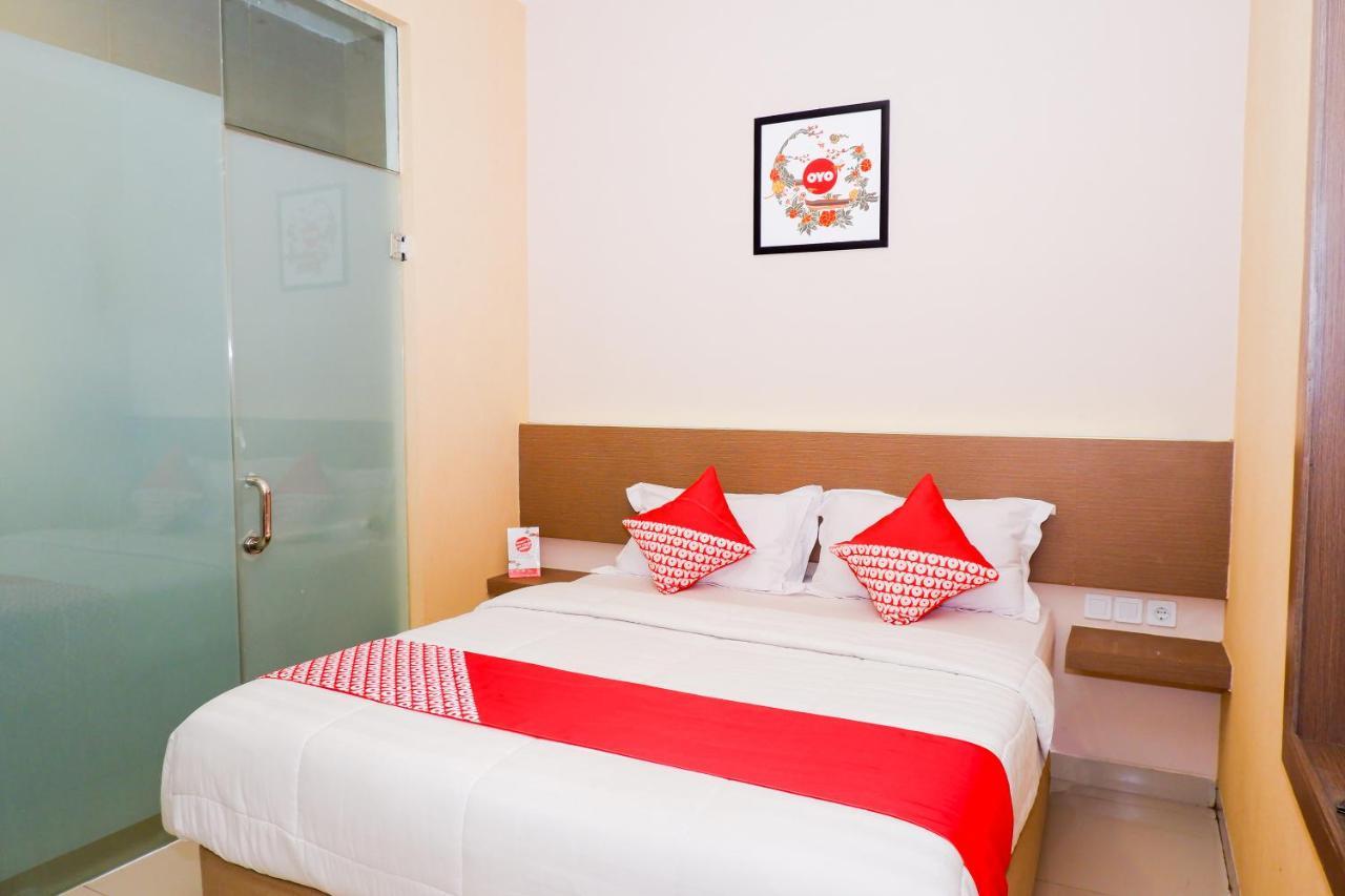 Hotel OYO 379 Grand Mundu Semarang Exterior foto