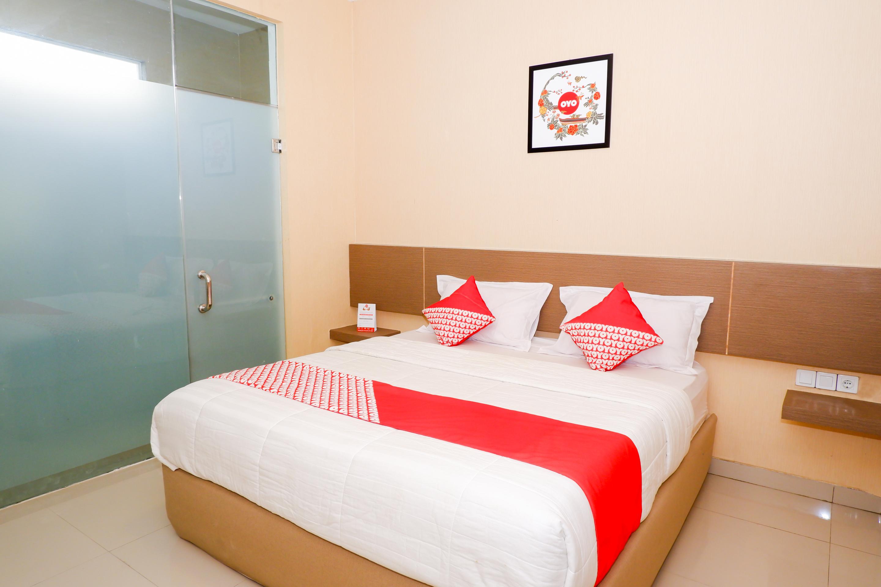 Hotel OYO 379 Grand Mundu Semarang Exterior foto