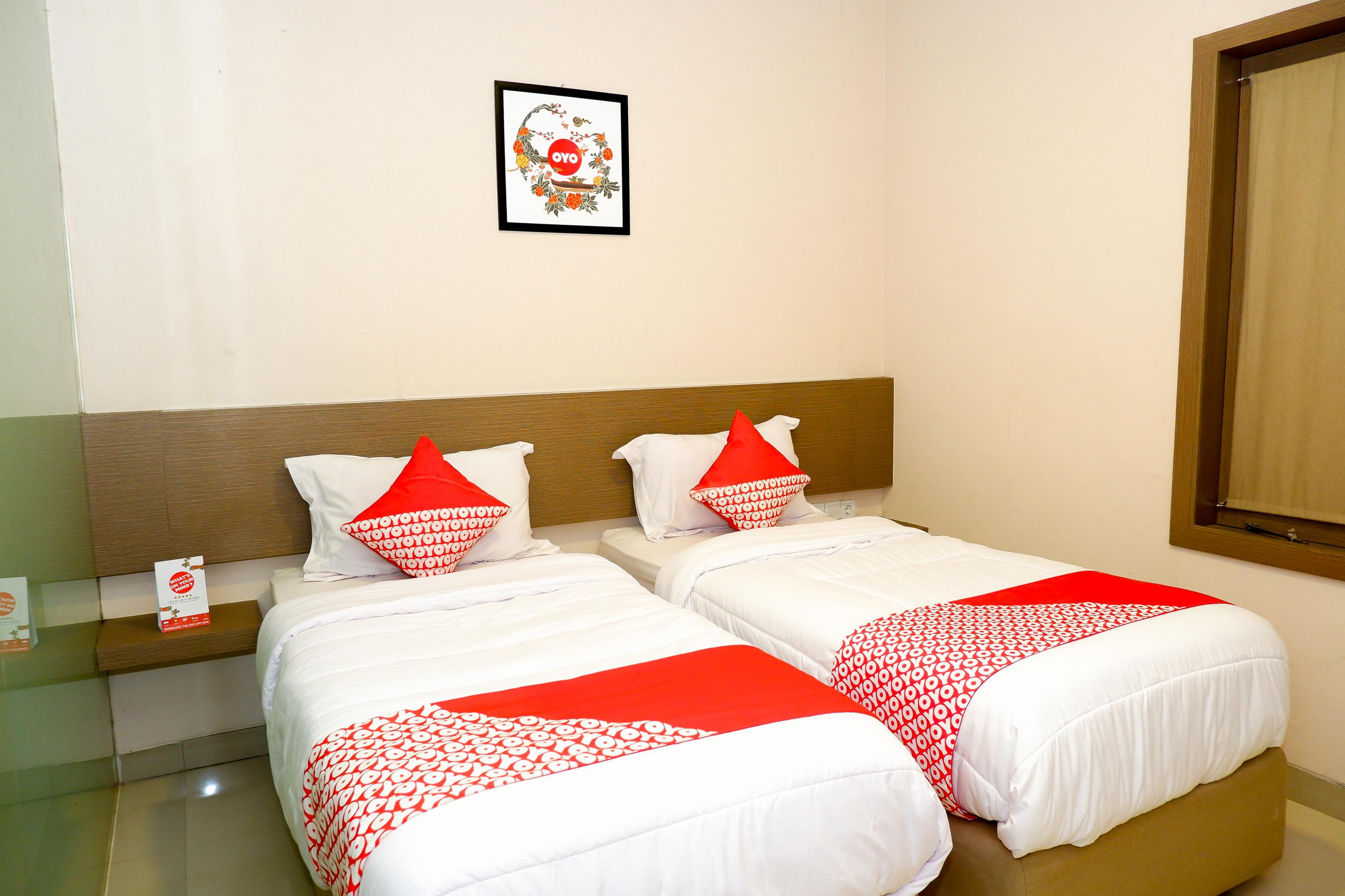 Hotel OYO 379 Grand Mundu Semarang Exterior foto