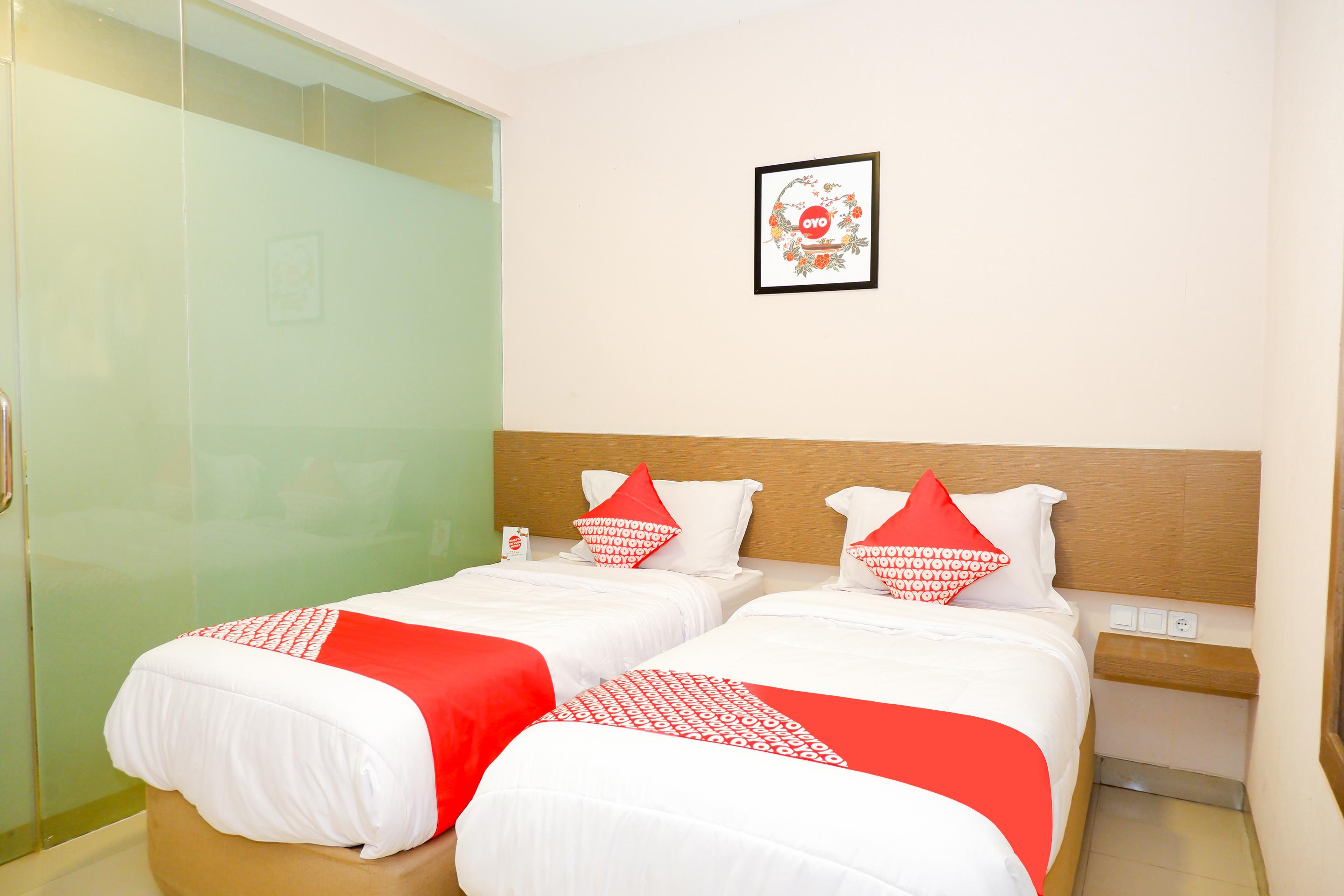 Hotel OYO 379 Grand Mundu Semarang Exterior foto