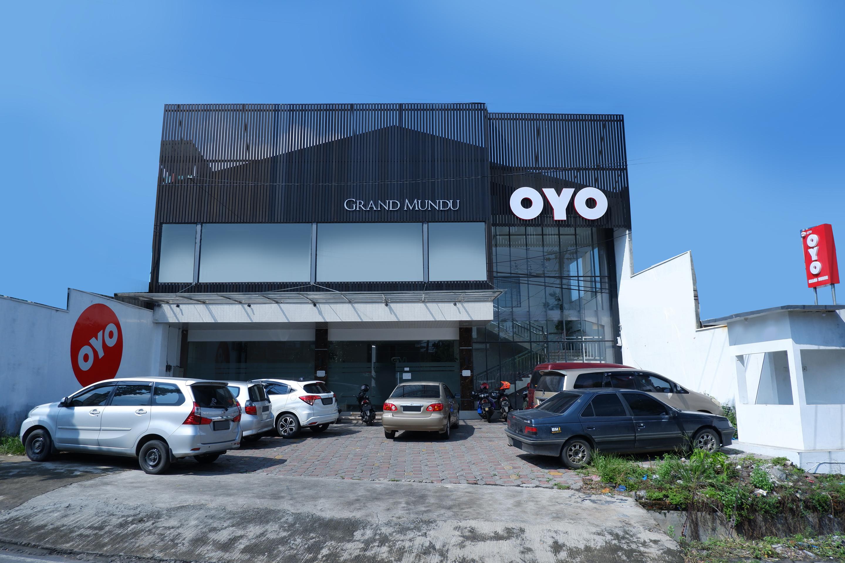 Hotel OYO 379 Grand Mundu Semarang Exterior foto