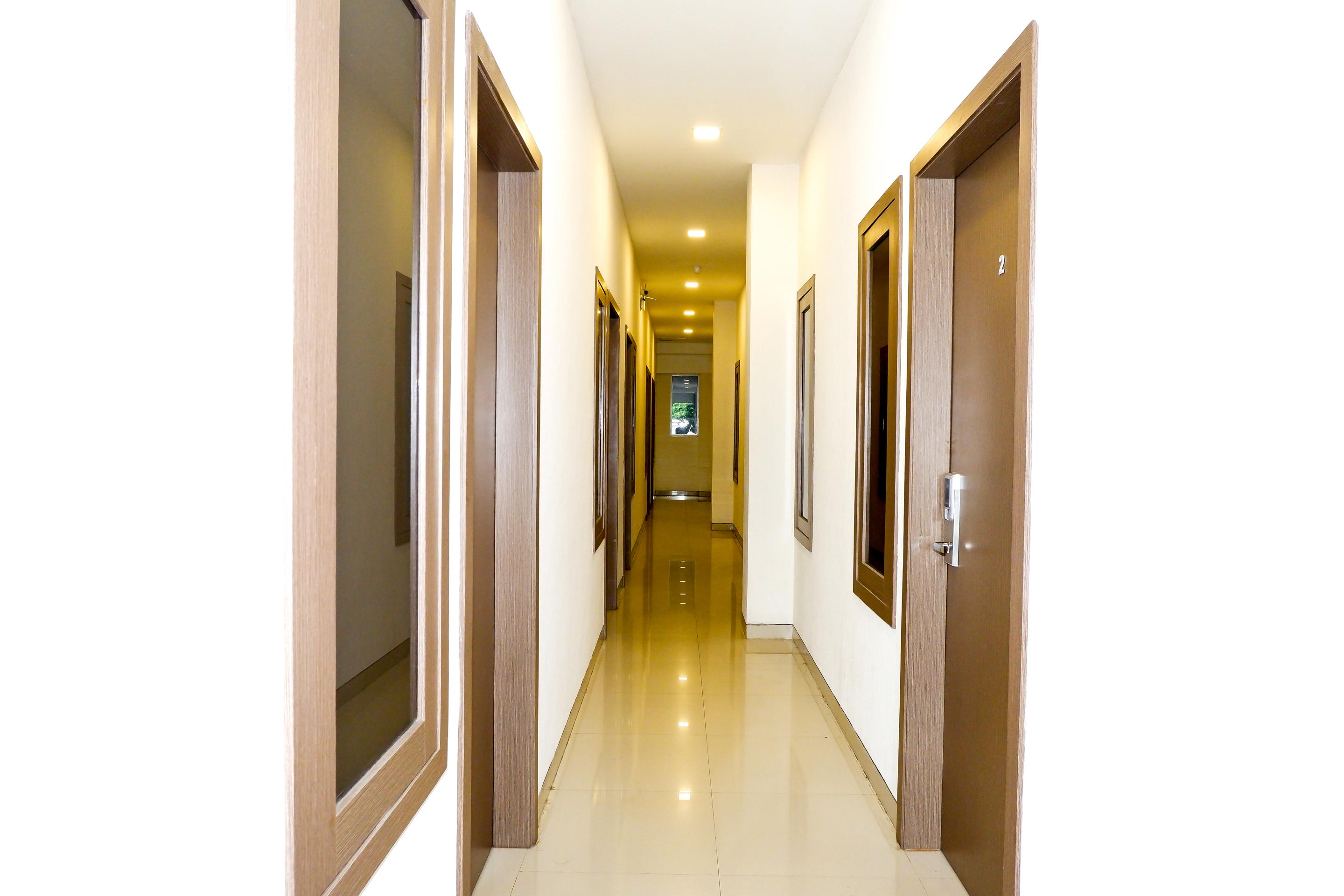 Hotel OYO 379 Grand Mundu Semarang Exterior foto