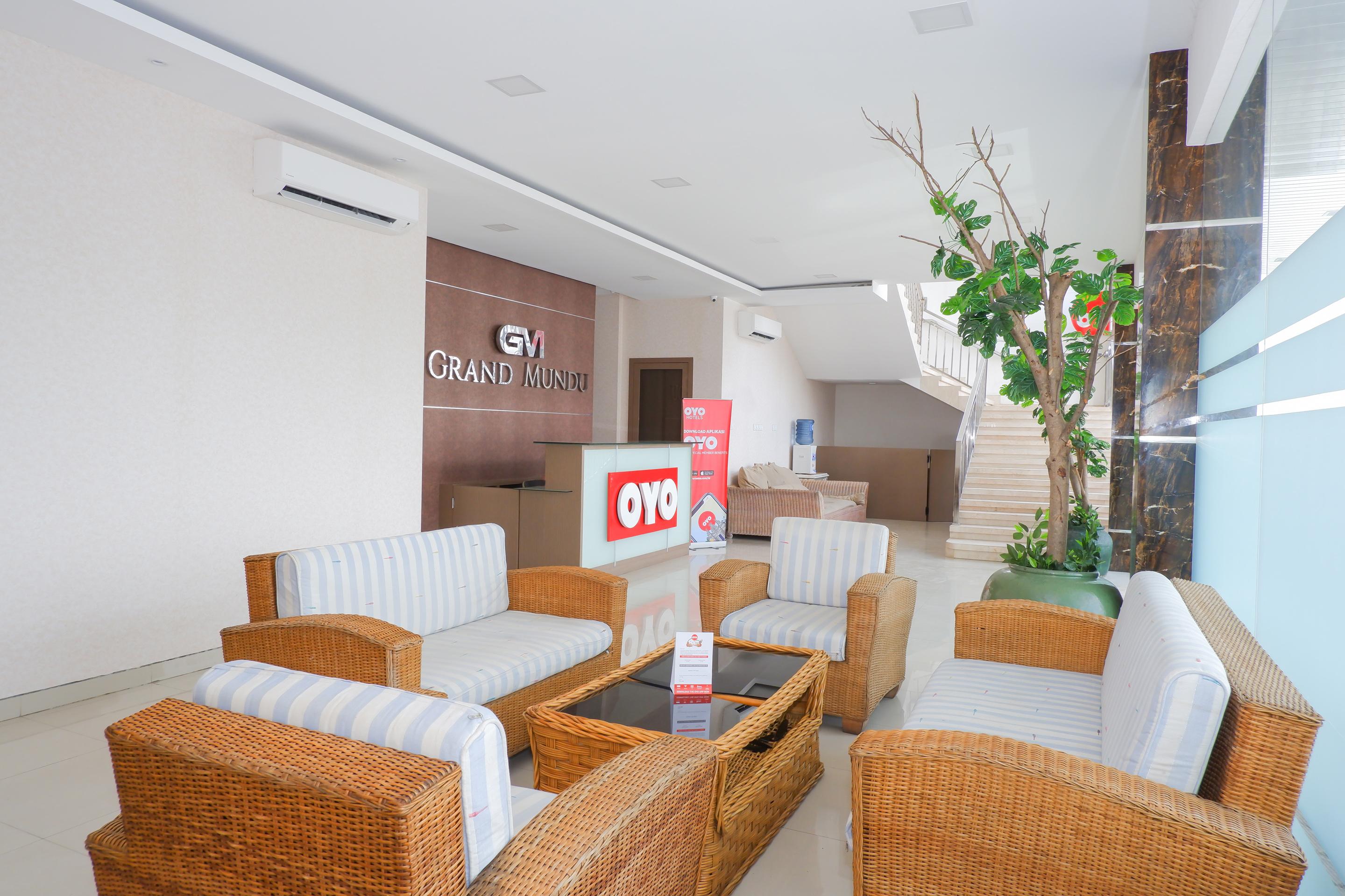 Hotel OYO 379 Grand Mundu Semarang Exterior foto