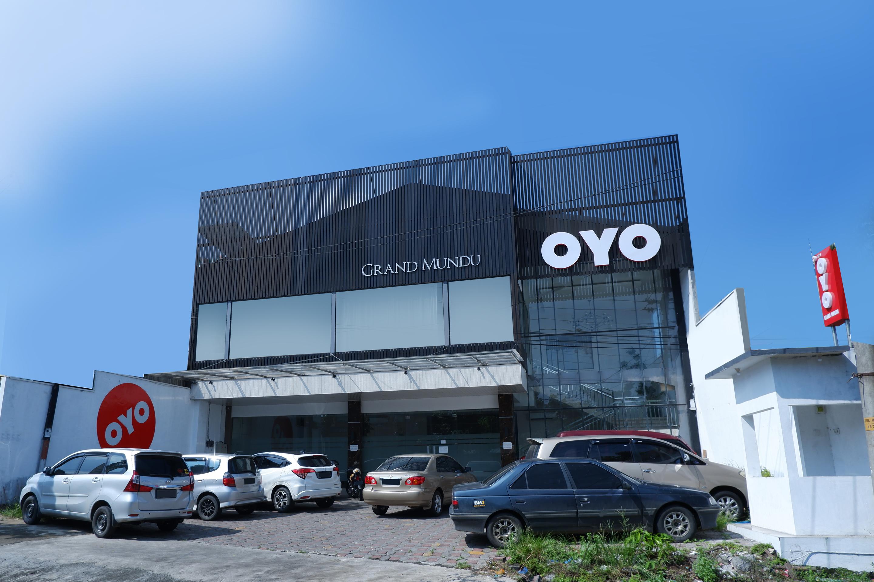 Hotel OYO 379 Grand Mundu Semarang Exterior foto