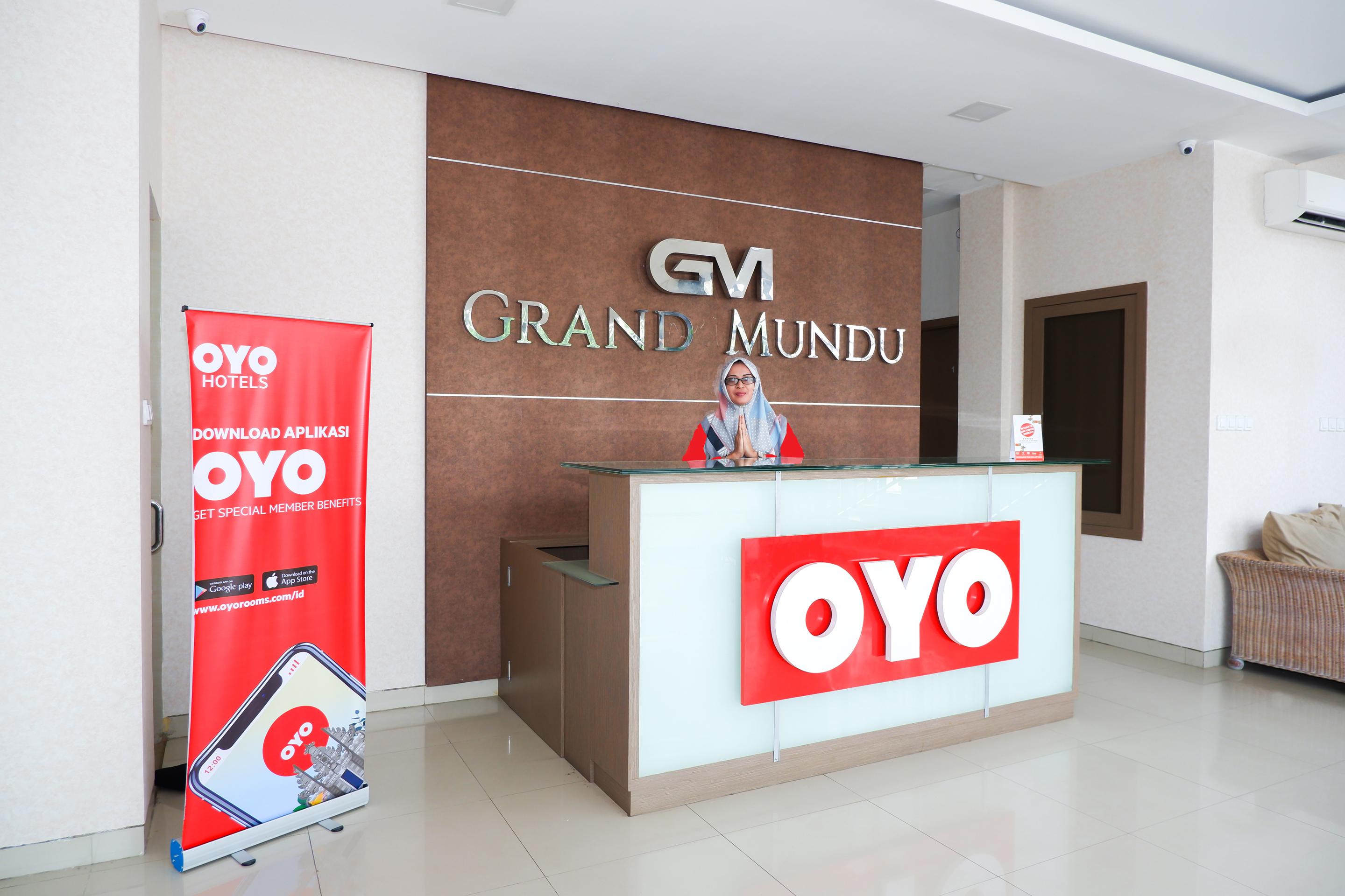 Hotel OYO 379 Grand Mundu Semarang Exterior foto
